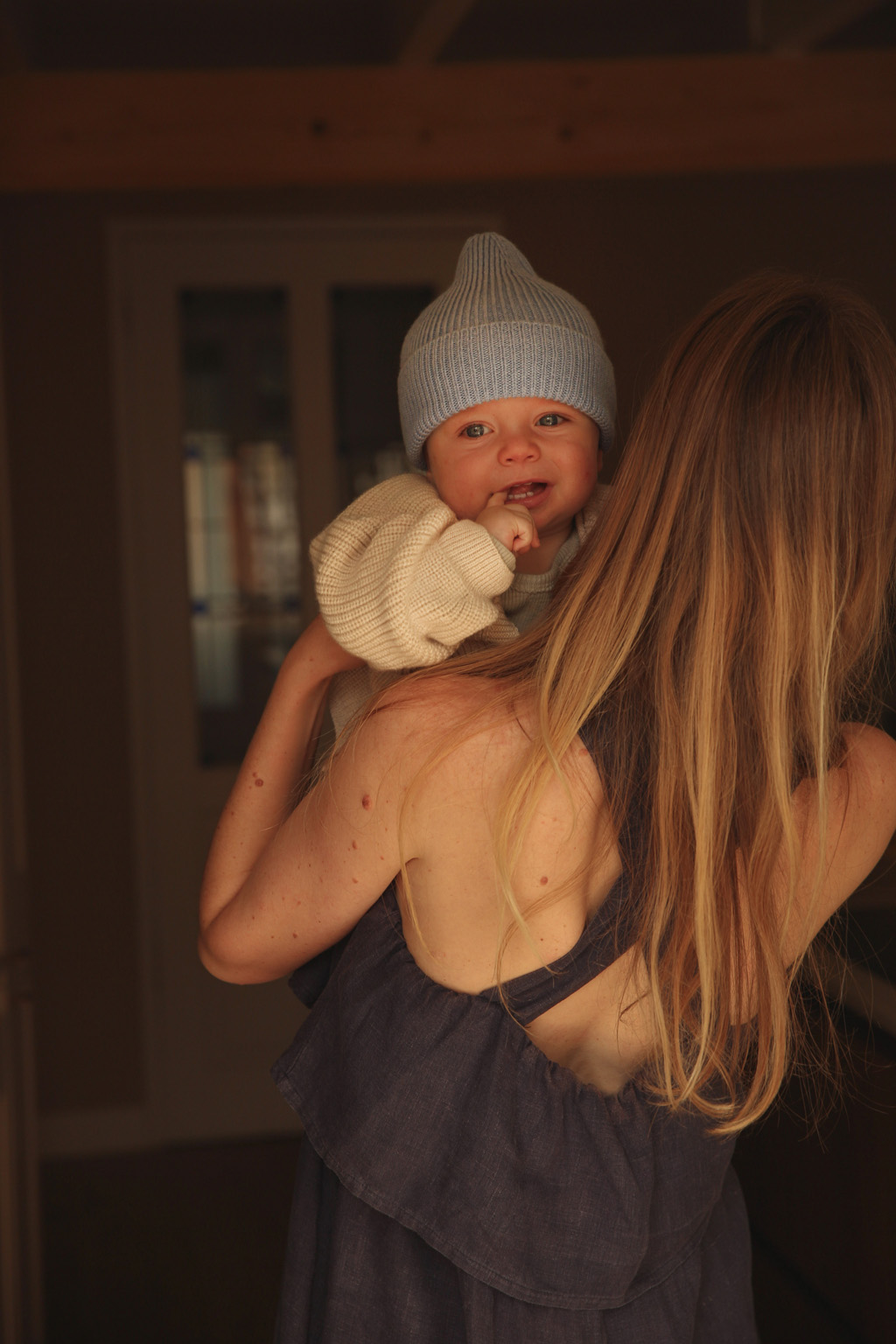 BEANIE FONZIE LIGHT BLUE LIFESTYLE