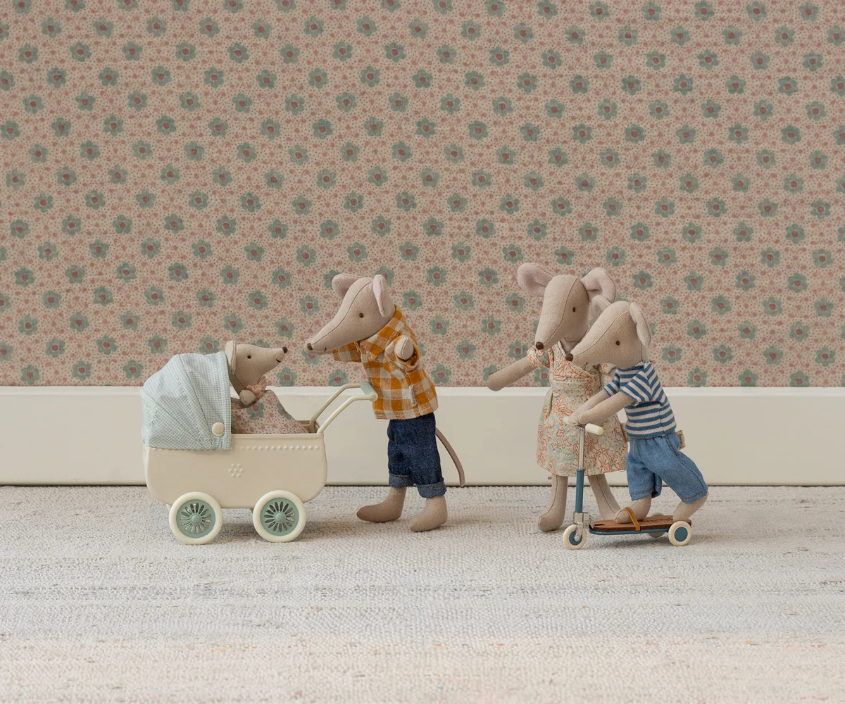 Myszka Mama w kwiatowej sukience – kolekcja SS253