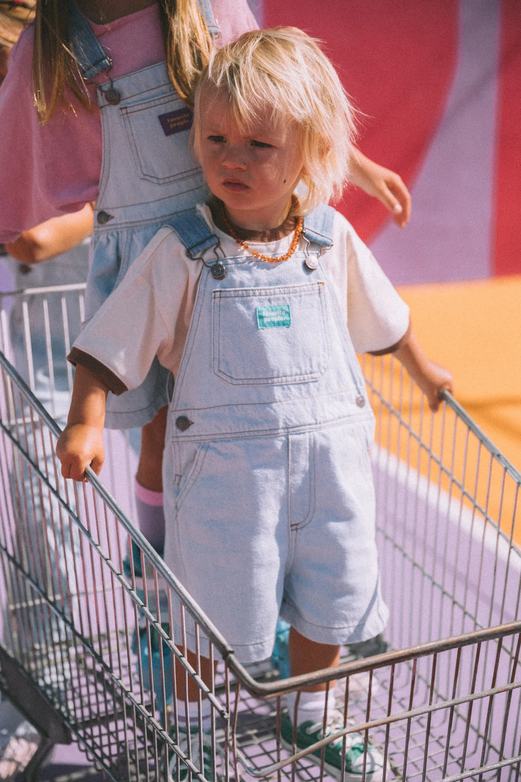 Ogrodniczki Vintage dla Dzieci – VHS Shorts – Favorite People2 Ogrodniczki Vintage dla Dzieci – VHS Shorts – Favorite People