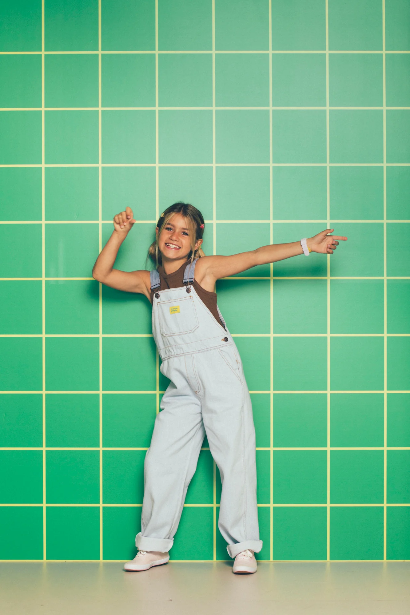 Ogrodniczki Vintage dla Dzieci t| VHS Overalls – Favorite People6