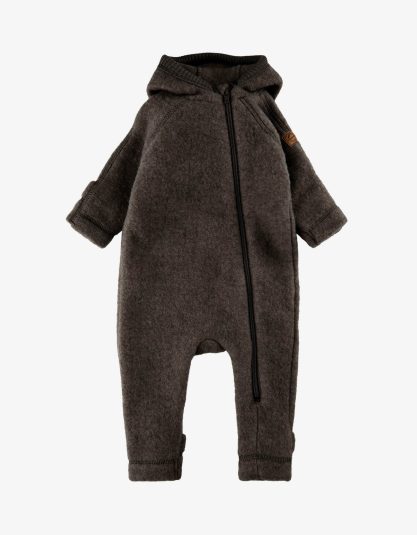 merino, wełna merynosów, kombinezon niemowlęcy, kombinezon dziecięcy, kombinezon z uszami misia, kombinezon zimowy, kombinezon do wózka, kombinezon Mikk-Line, kombinezon Hello Berry, kombinezon Dark Brown