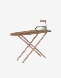 To make the laundry room fully equipped, you must have an iron and iron board. This set will make the kids' play even more authentic. The iron board is made of metal and covered with unique Maileg fabric. Need to Know Sizes Height: 13.00cm, Width: 20.00cm, Depth: 6.50cm, Net weight: 0.28kg