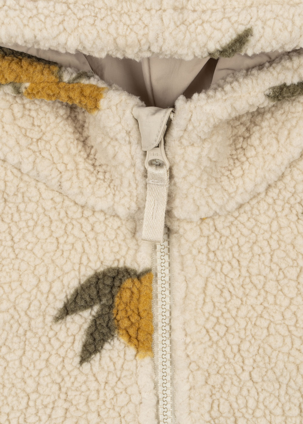 pack_ks104068-p00061_3 ChatGPT powiedział: KONGES SLØJD Jody Teddy Jacket – Mon Grand Citron