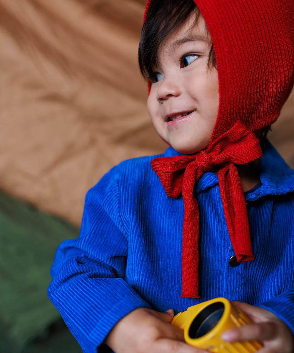 Czapeczka merino wiązana Tegan Bonnet | Redcurrant MABLI HELLO BERRY HVID ENGEL7