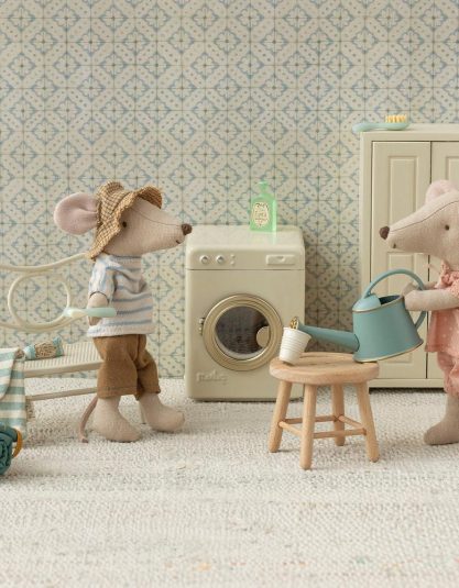 myszka Maileg big sister myszka w pudełku Maileg myszka w piżamie Maileg maileg myszka starsza siostra myszka w zapałkach Maileg zabawka Maileg myszka maileg mouse big sister myszka do domku dla lalek Maileg maileg zabawki dla dzieci myszka z magnesami Maileg prezent dla dziecka Maileg myszka do zabawy i spania maileg myszki kolekcja zabawki w stylu skandynawskim Hello Berry Maileg