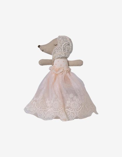 myszka baby Maileg rose maileg baby mouse rose myszka Maileg w sukience rose maileg baby mouse dress rose myszka z czepkiem Maileg rose maileg myszki kolekcja rose myszka do domku dla lalek Maileg rose maileg zabawki dla dzieci rose prezent dla dziecka Maileg rose myszka w koronkowej sukience rose zabawki w stylu skandynawskim Maileg rose Hello Berry Maileg rose