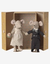 myszki ślubne Maileg maileg wedding mice myszki w pudełku Maileg maileg mum and dad mice myszki panna młoda pan młody maileg wedding set myszki w szafie Maileg zabawka Maileg myszki prezent ślubny Maileg maileg kolekcja myszek zabawki w stylu skandynawskim Hello Berry Maileg
