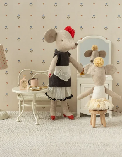 Myszka Beautician w sukience