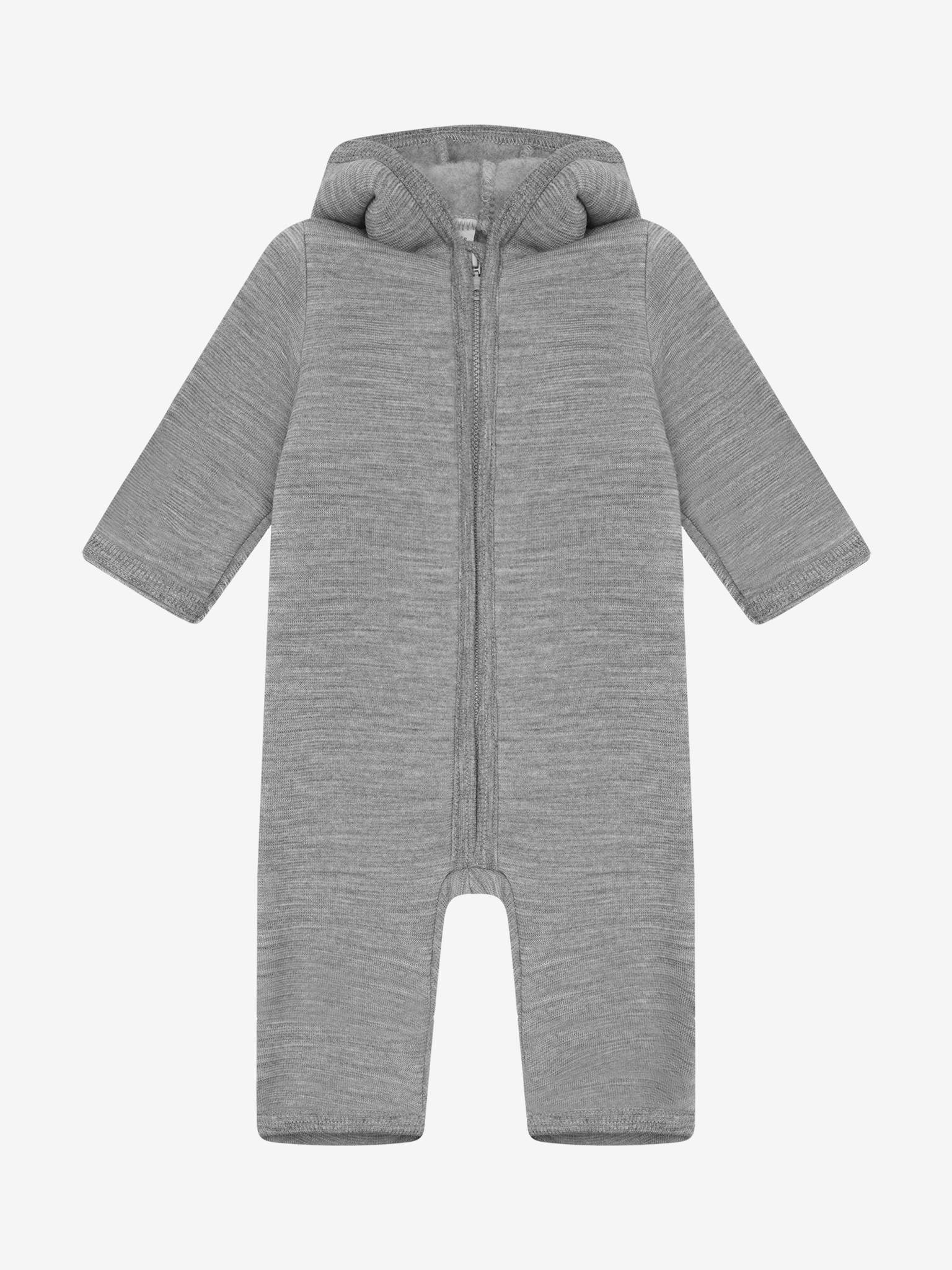 HUTTEliHUT - Pram Suit Wool Brushed Inside 480997 - 1220 - Medium Grey Melange Wyjątkowo miękki kombinezon z 100% wełny merino. Z zewnątrz ma gładką, dzianinową powierzchnię, która jest bardziej odporna na mechacenie, a od środka delikatnie szczotkowaną, puszystą wełnę, przyjemną dla skóry dziecka. Ciepły, oddychający i bardzo komfortowy na chłodniejsze dni. Ma kaptur, zamek z osłoną pod brodą oraz wywijane zakończenia rękawów i nogawek do rozmiaru 80. Skład: 100% wełna merino