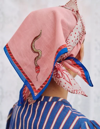 bawełniana apaszka, bandana damska, zielona bandana, apaszka z tygrysem, bandana z tygrysem, Habiba Tiger Bandana, Habiba Ultra, apaszka bawełniana damska, apaszka organiczna, bandana 60x60, apaszka do włosów, apaszka na szyję, duńska marka Habiba, Hello Berry sklep