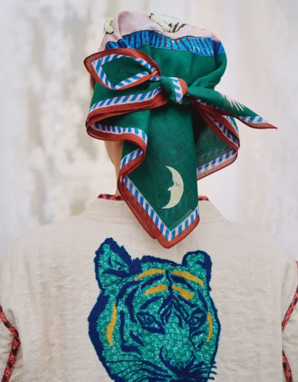 ceo bawełniana apaszka, bandana damska, zielona bandana, apaszka z tygrysem, bandana z tygrysem, Habiba Tiger Bandana, Habiba Ultra, apaszka bawełniana damska, apaszka organiczna, bandana 60x60, apaszka do włosów, apaszka na szyję, duńska marka Habiba, Hello Berry sklep
