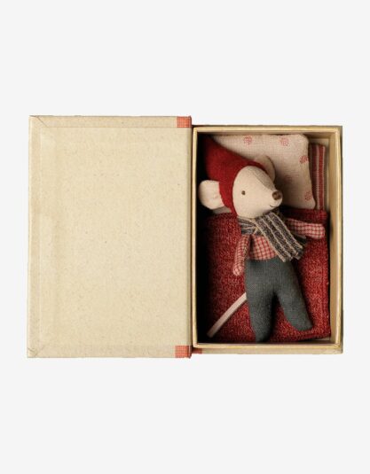Christmas mouse, Baby in book