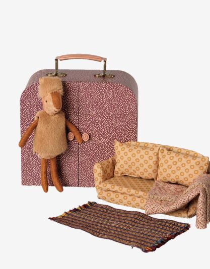 Reindeer in suitcase, Little sister